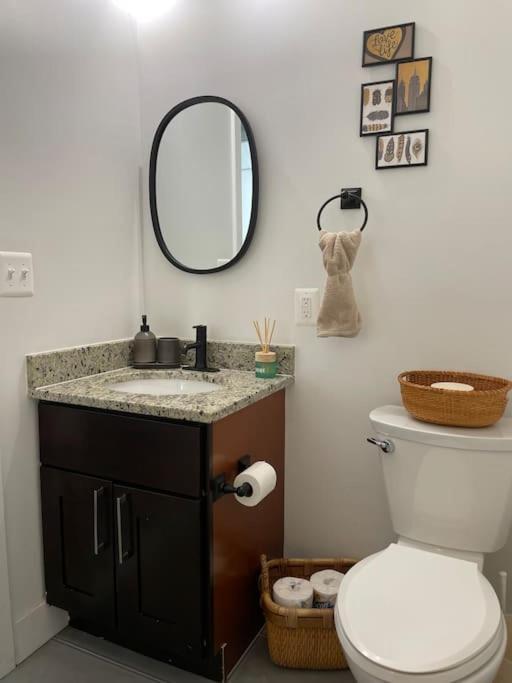 Cozy, High Rise, Large Studio Facing Downtown . Apartment Baltimore Ngoại thất bức ảnh