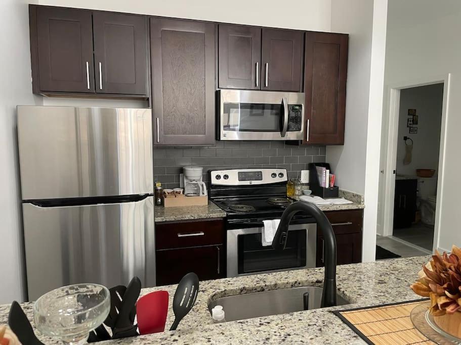 Cozy, High Rise, Large Studio Facing Downtown . Apartment Baltimore Ngoại thất bức ảnh
